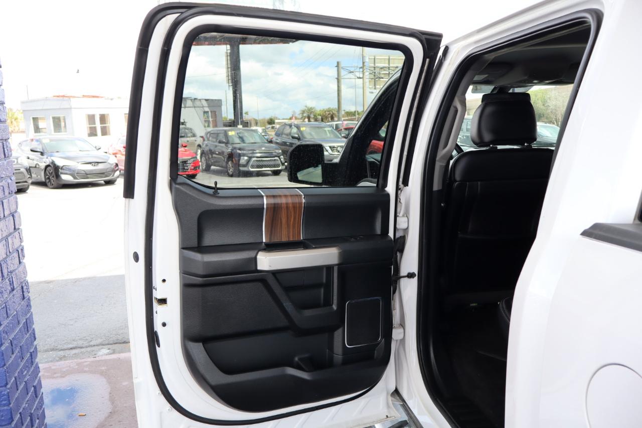 Ford F-150 4WD SuperCrew 145" Lariat 2015