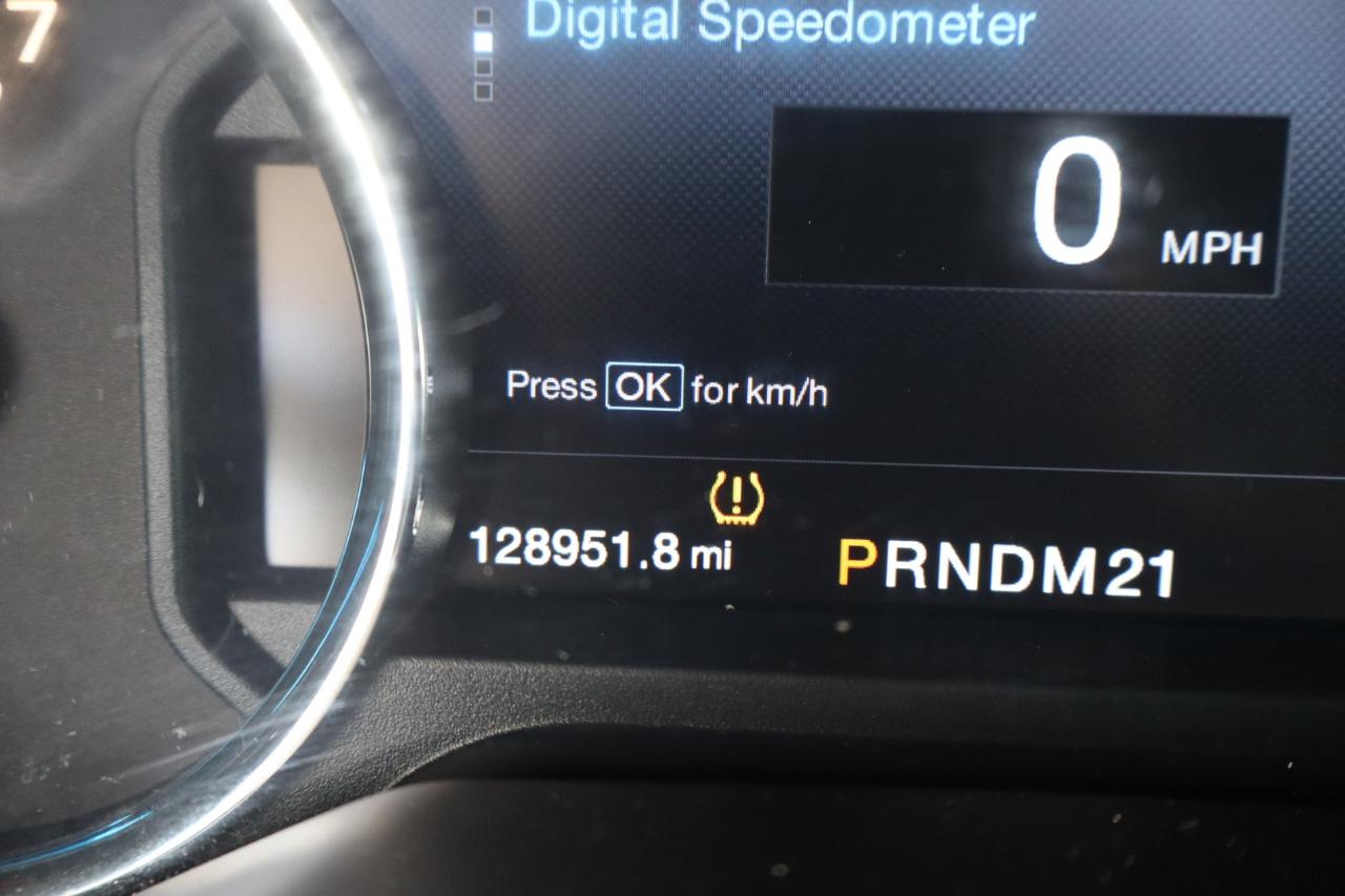 Ford F-150 4WD SuperCrew 145" Lariat 2015