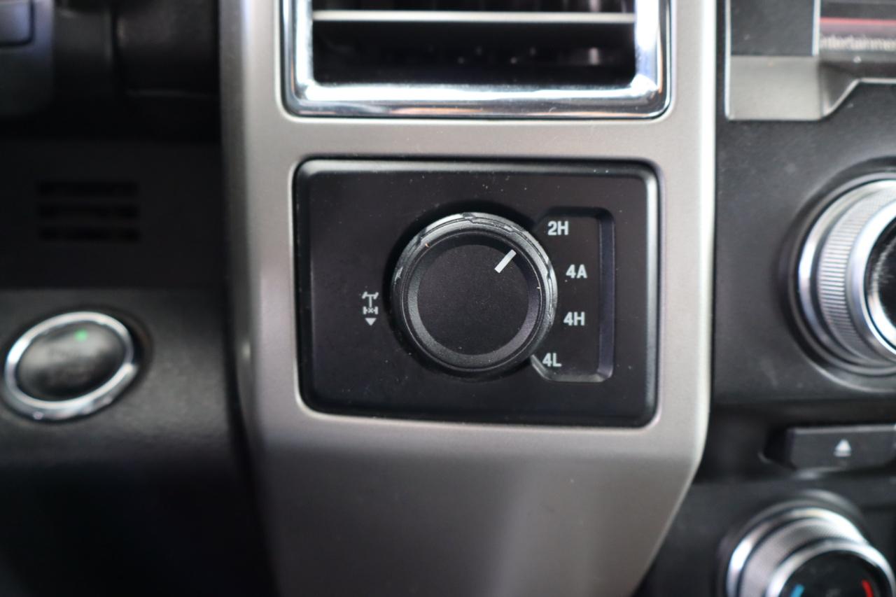 Ford F-150 4WD SuperCrew 145" Lariat 2015