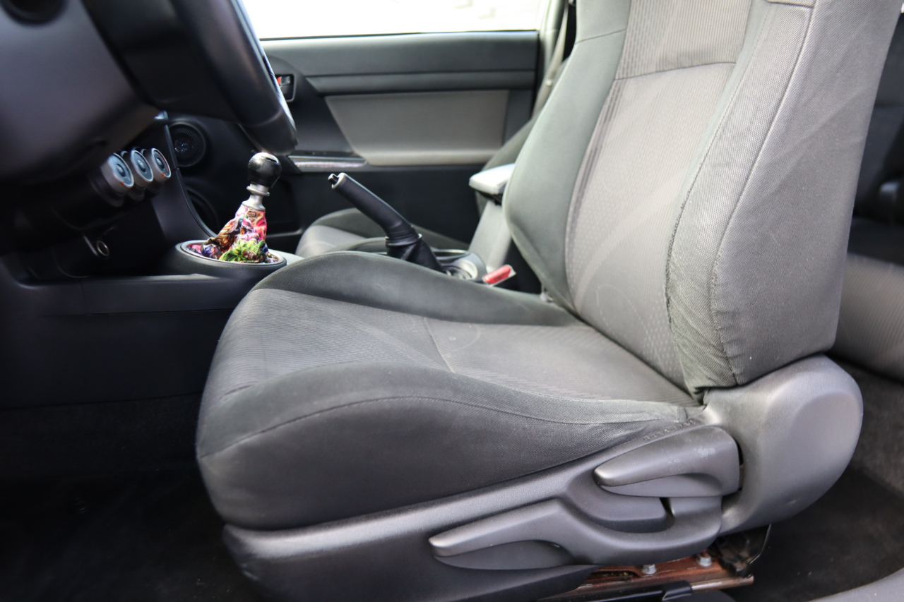 Scion tC 2dr HB Man (Natl) 2012