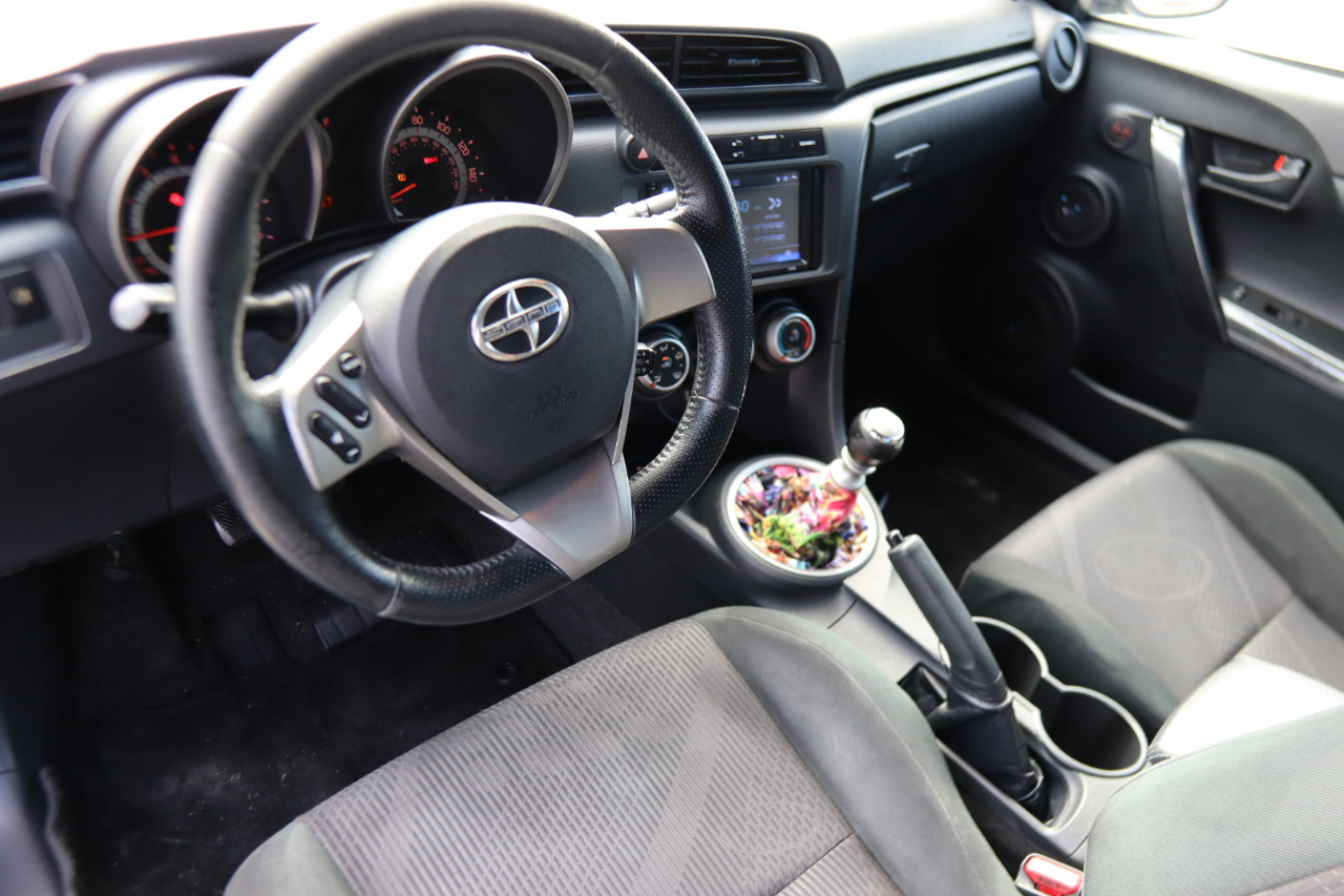 Scion tC 2dr HB Man (Natl) 2012