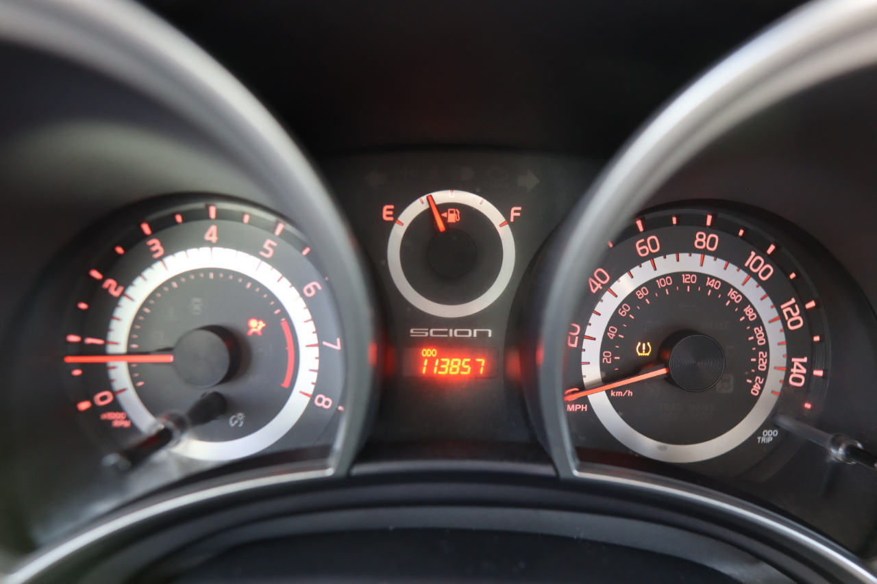 Scion tC 2dr HB Man (Natl) 2012