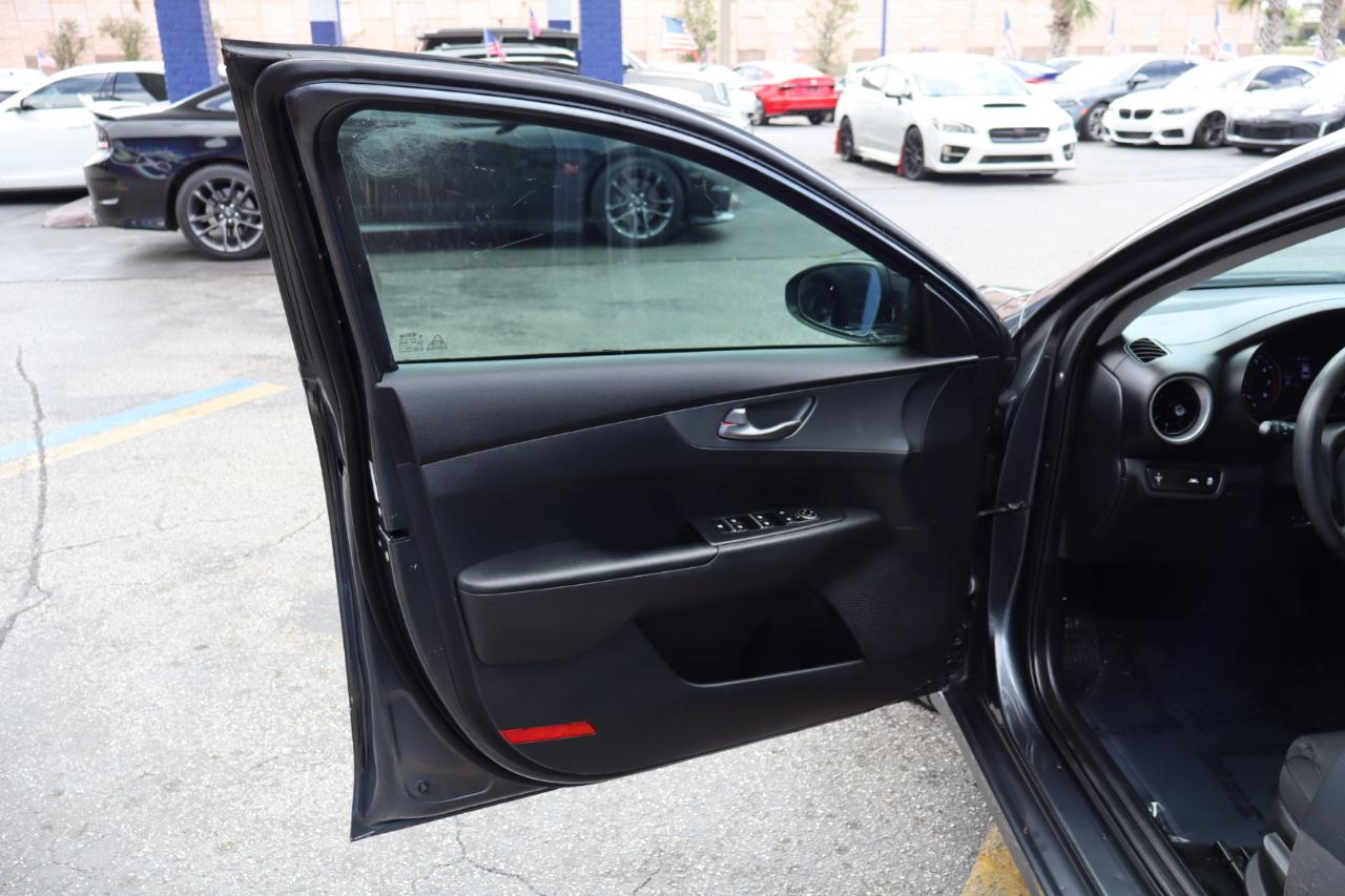 Kia Forte LXS IVT 2021