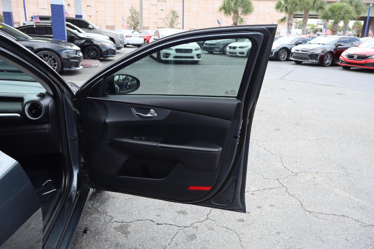 Kia Forte LXS IVT 2021