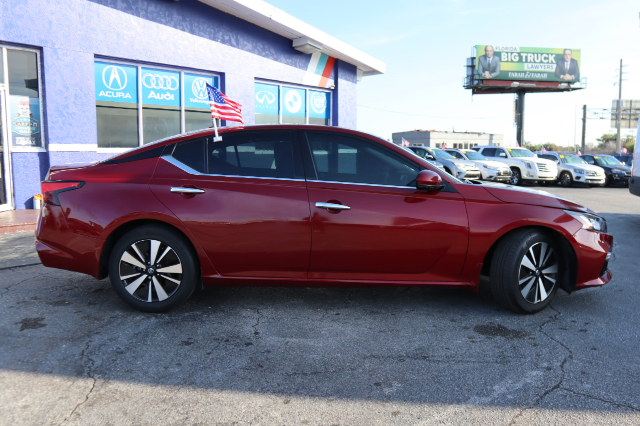 Nissan Altima 2.5 SL Sedan 2022