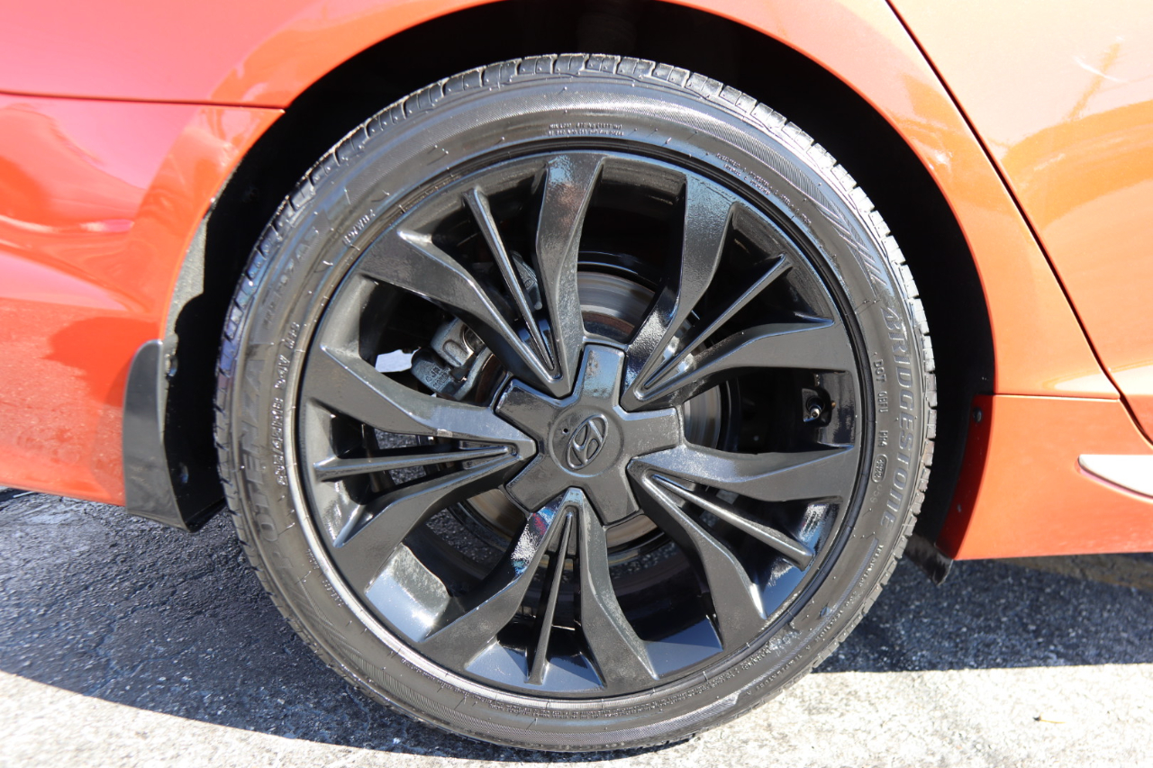 Hyundai Sonata 4dr Sdn 2.0T Limited w/Gray Accents 2015