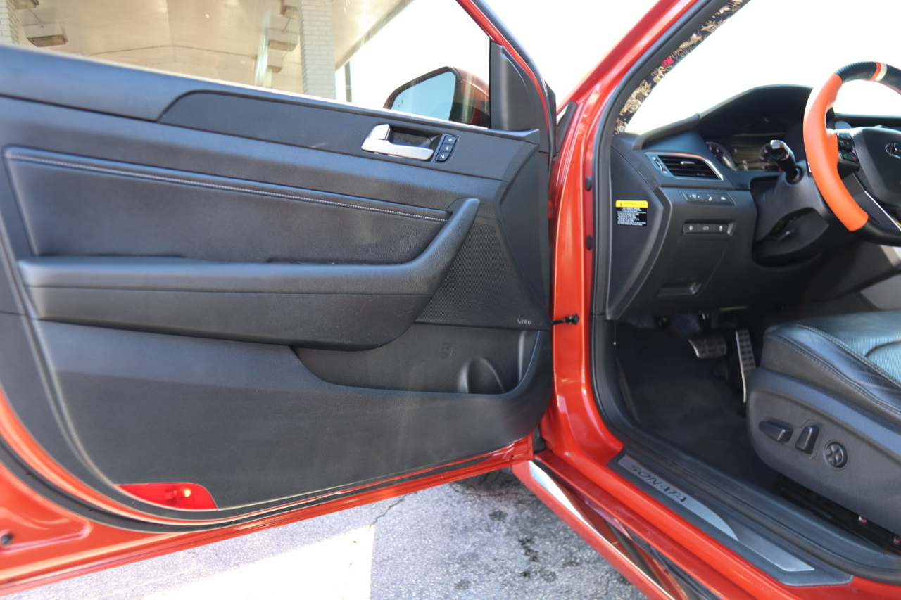 Hyundai Sonata 4dr Sdn 2.0T Limited w/Gray Accents 2015