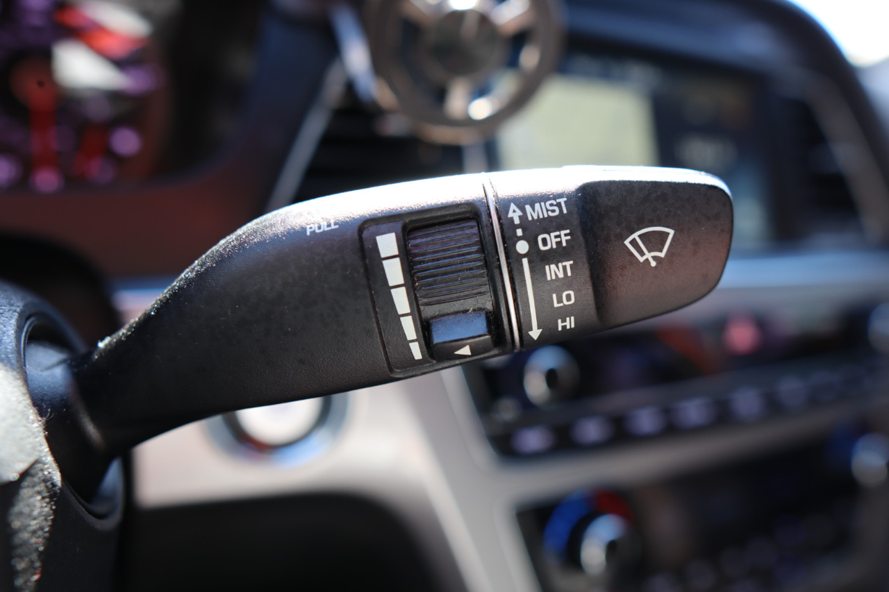 Hyundai Sonata 4dr Sdn 2.0T Limited w/Gray Accents 2015