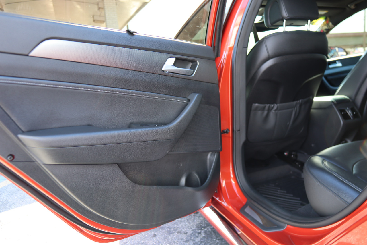 Hyundai Sonata 4dr Sdn 2.0T Limited w/Gray Accents 2015