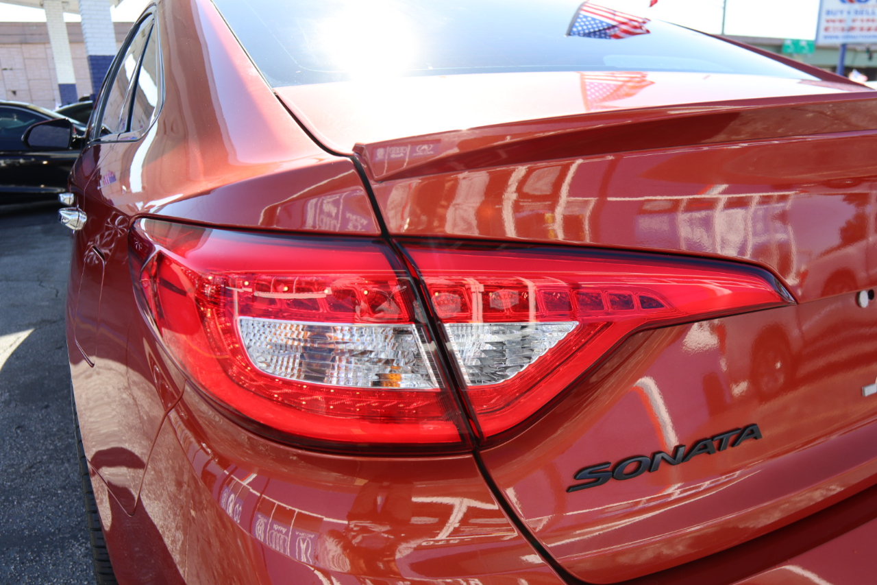 Hyundai Sonata 4dr Sdn 2.0T Limited w/Gray Accents 2015