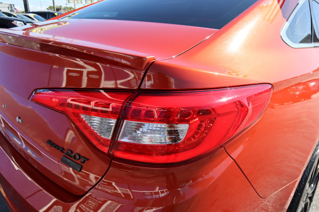 Hyundai Sonata 4dr Sdn 2.0T Limited w/Gray Accents 2015