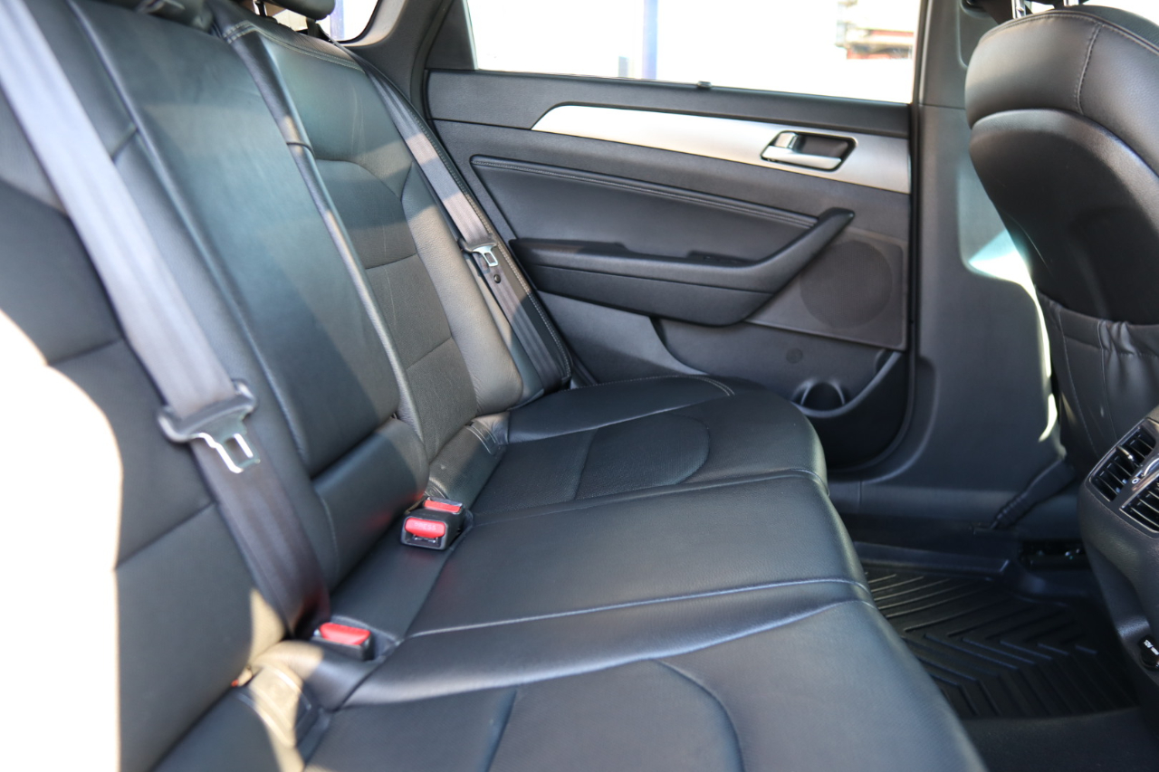 Hyundai Sonata 4dr Sdn 2.0T Limited w/Gray Accents 2015