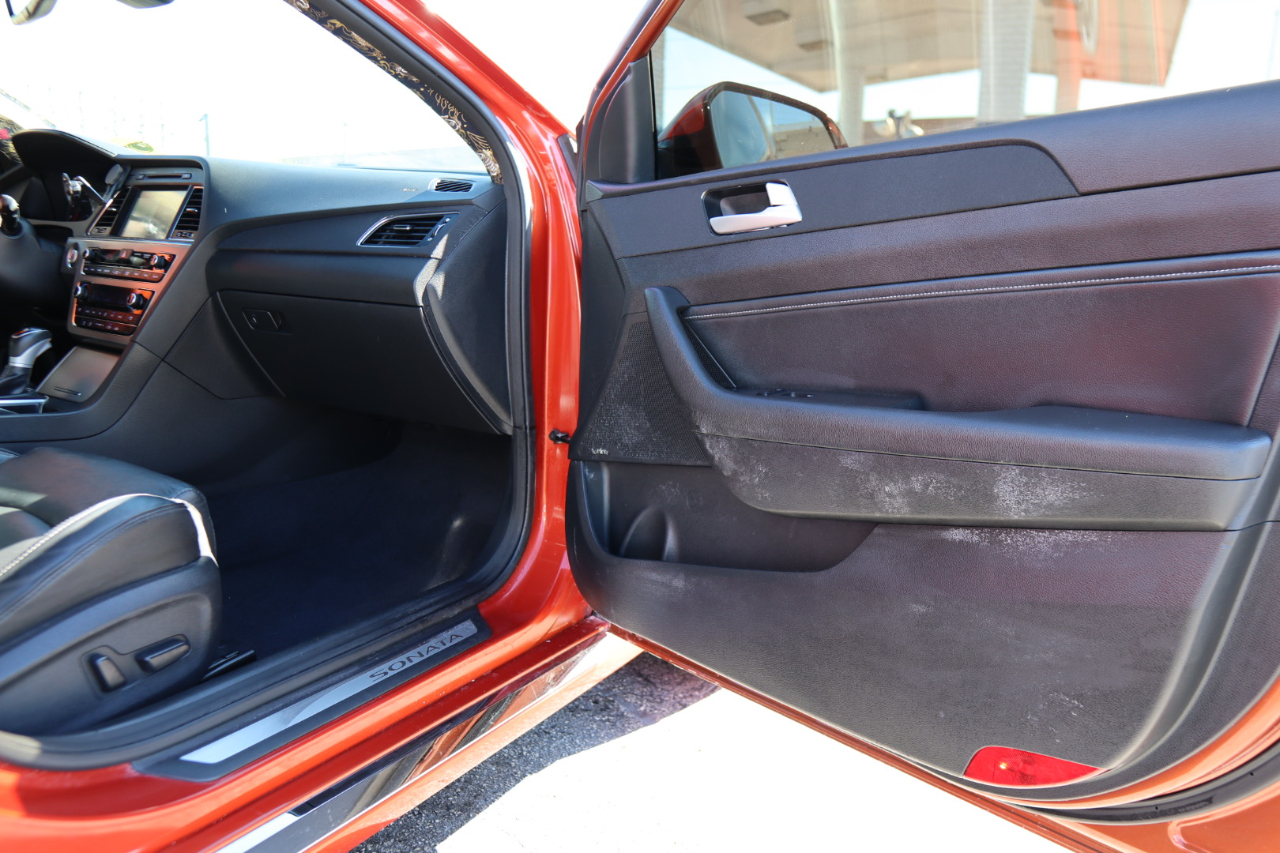 Hyundai Sonata 4dr Sdn 2.0T Limited w/Gray Accents 2015