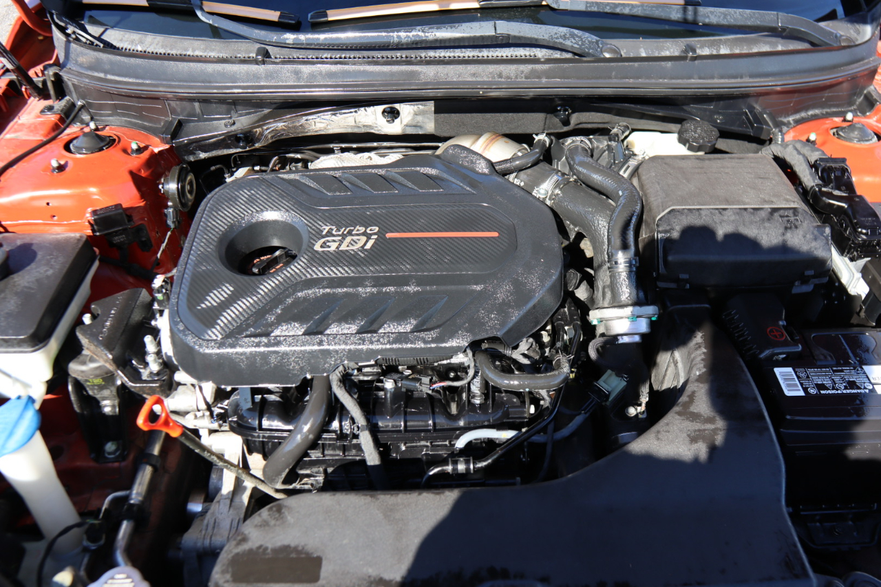 Hyundai Sonata 4dr Sdn 2.0T Limited w/Gray Accents 2015