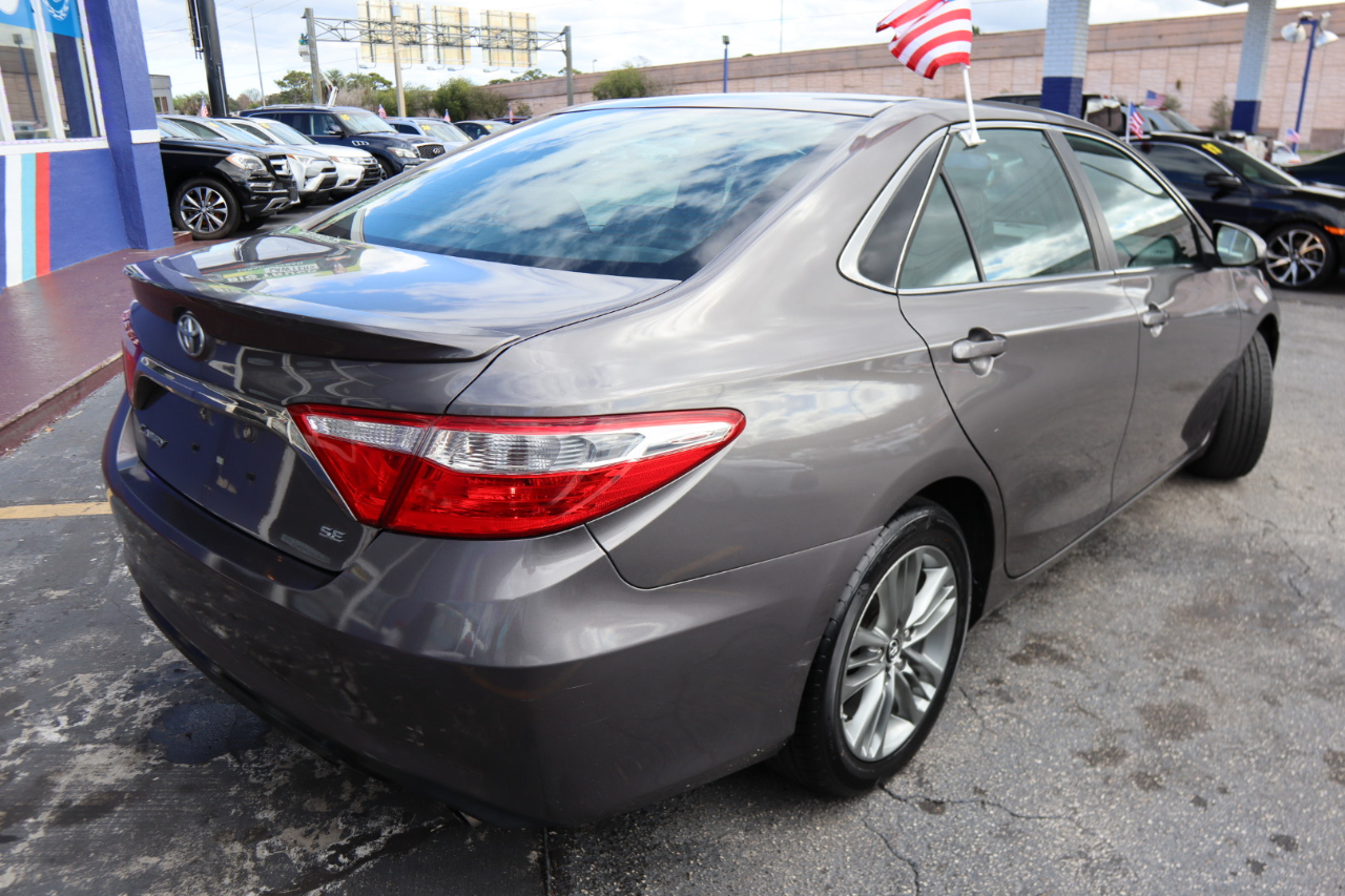 Toyota Camry XLE Auto (Natl) 2017