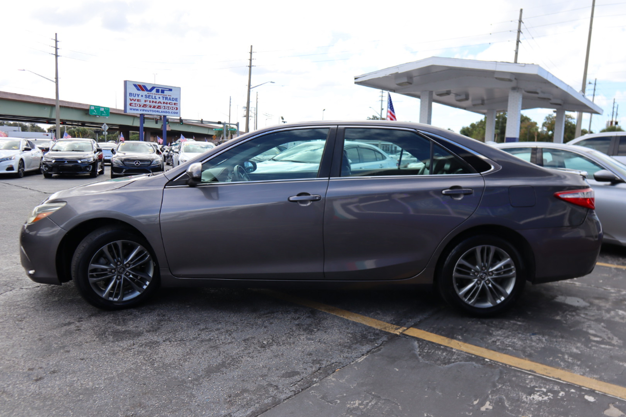 Toyota Camry XLE Auto (Natl) 2017