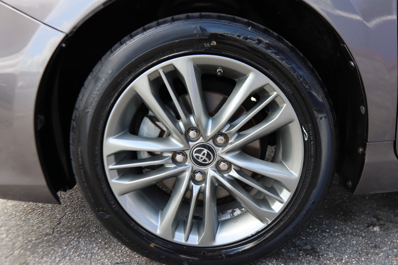 Toyota Camry XLE Auto (Natl) 2017