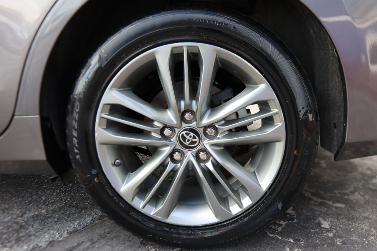 Toyota Camry XLE Auto (Natl) 2017