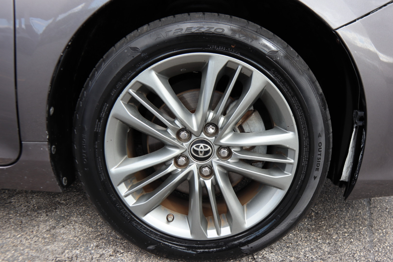 Toyota Camry XLE Auto (Natl) 2017