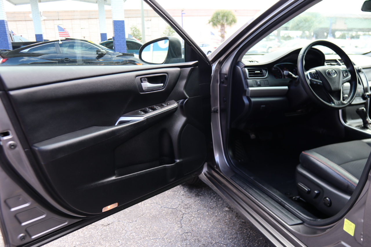 Toyota Camry XLE Auto (Natl) 2017