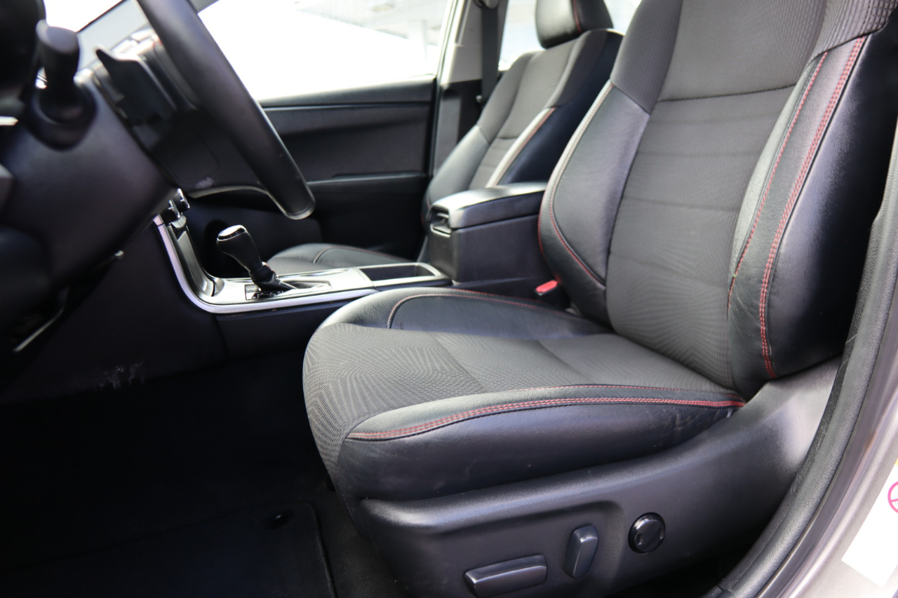 Toyota Camry XLE Auto (Natl) 2017