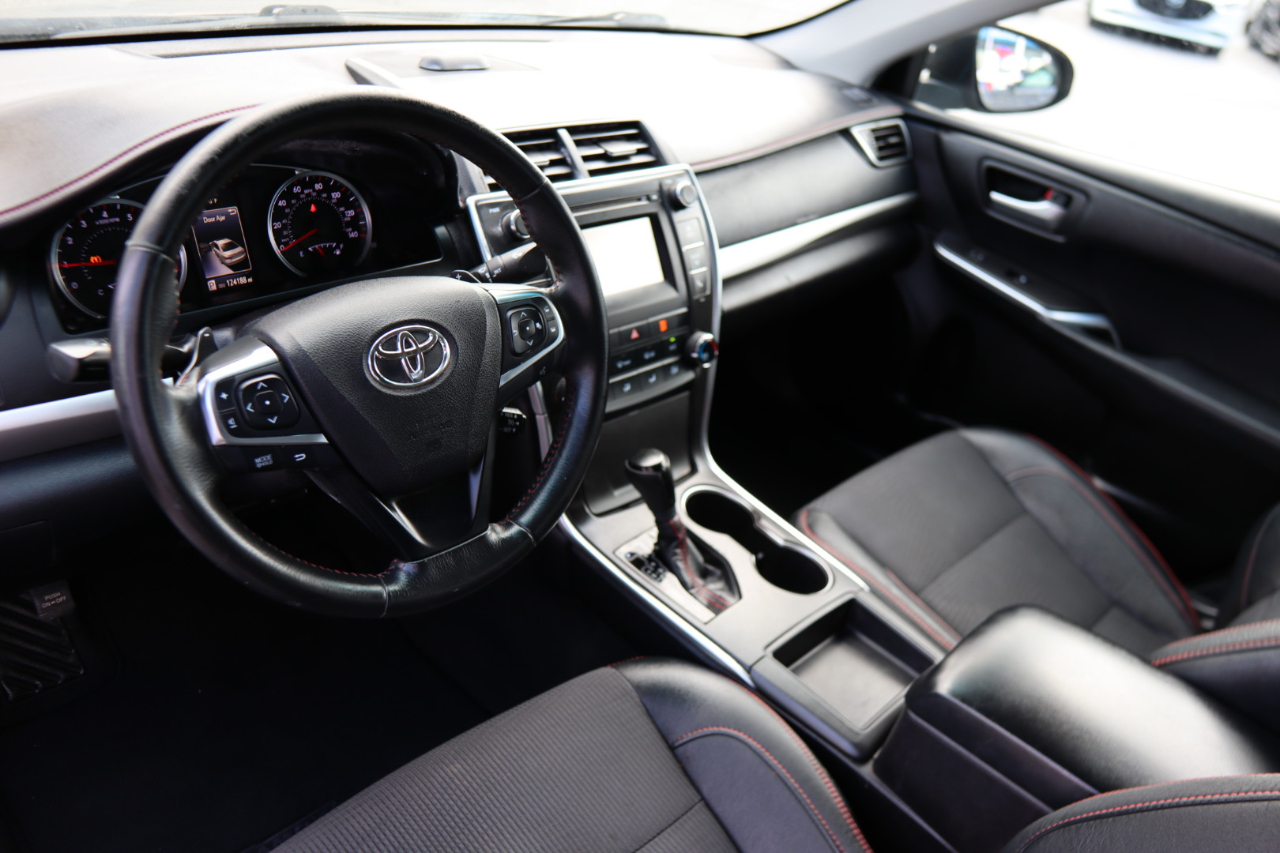 Toyota Camry XLE Auto (Natl) 2017