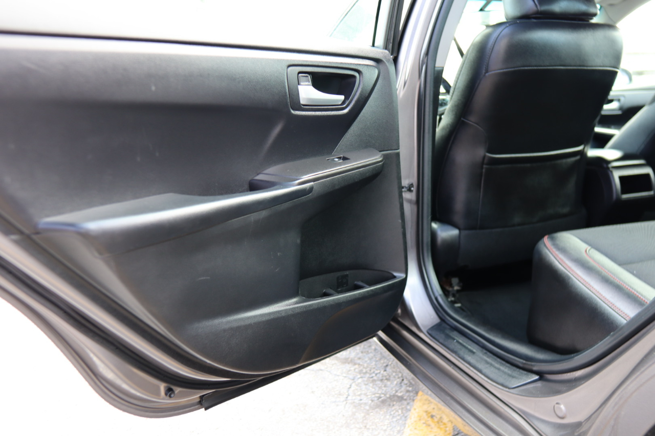 Toyota Camry XLE Auto (Natl) 2017