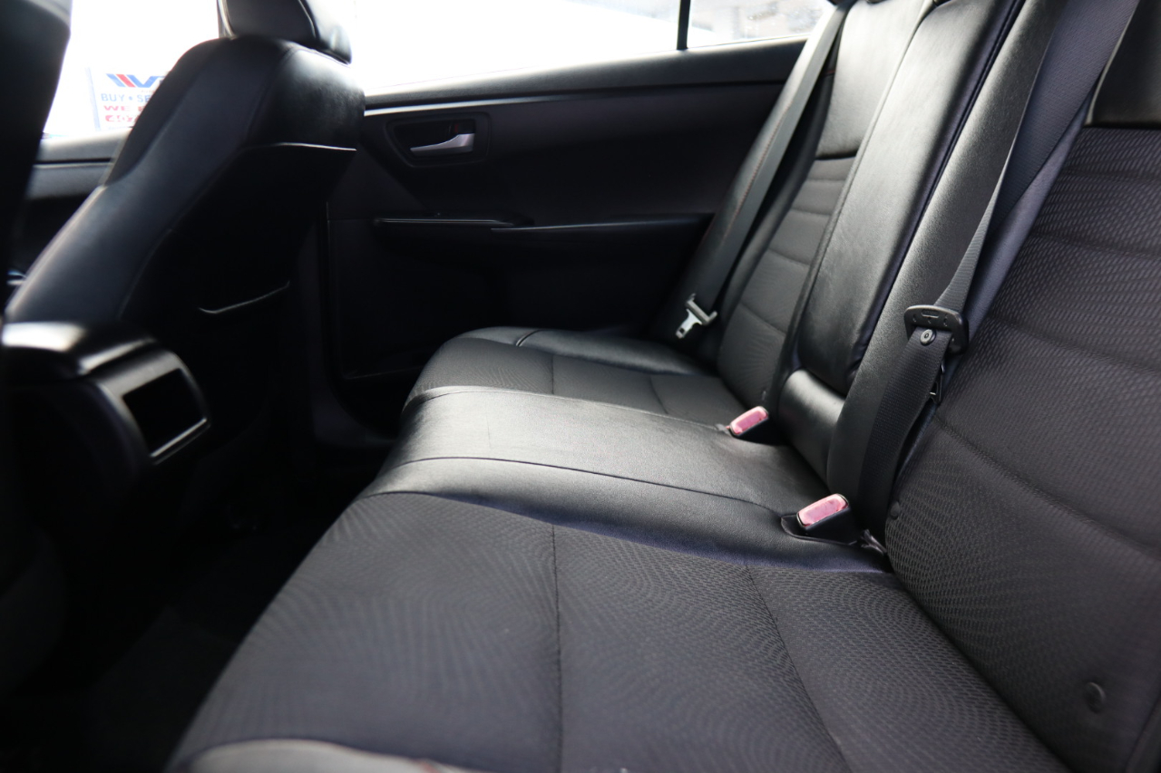 Toyota Camry XLE Auto (Natl) 2017