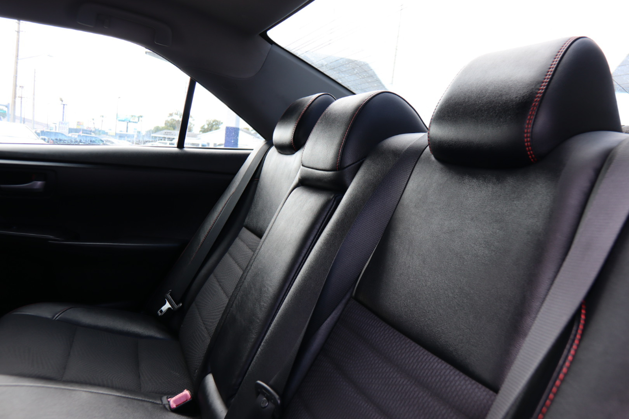 Toyota Camry XLE Auto (Natl) 2017