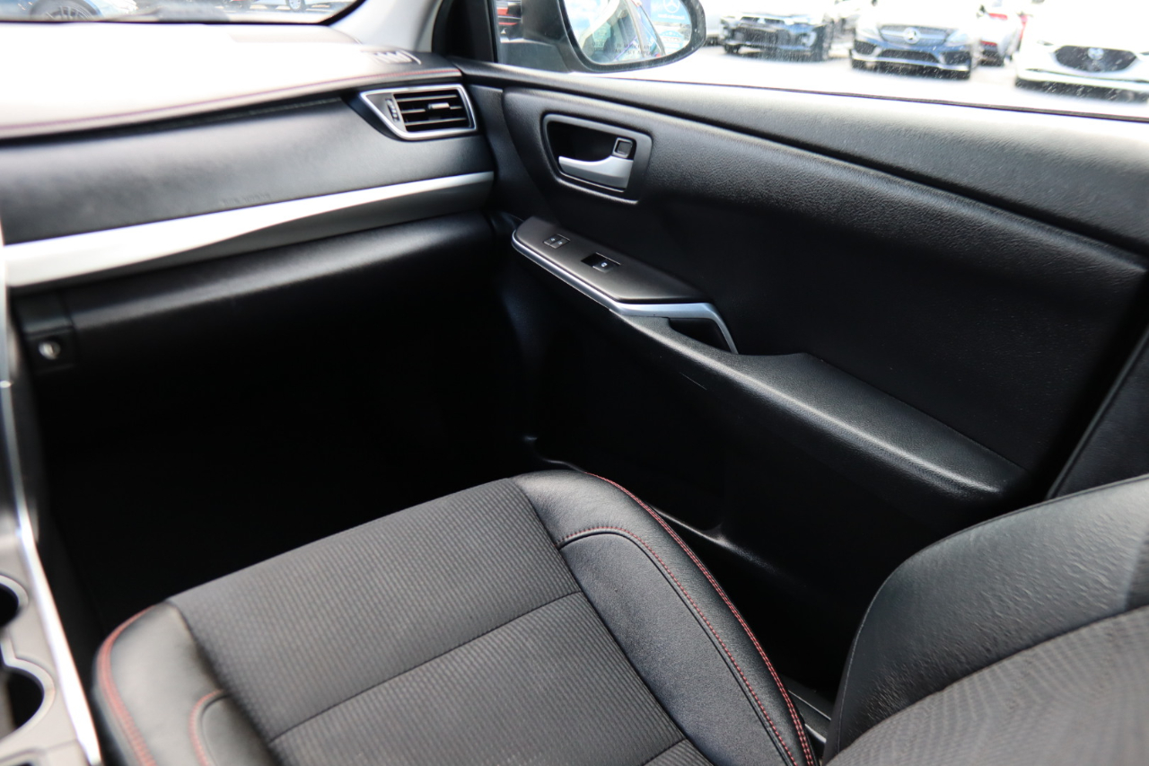 Toyota Camry XLE Auto (Natl) 2017