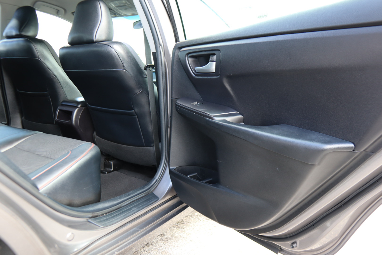 Toyota Camry XLE Auto (Natl) 2017