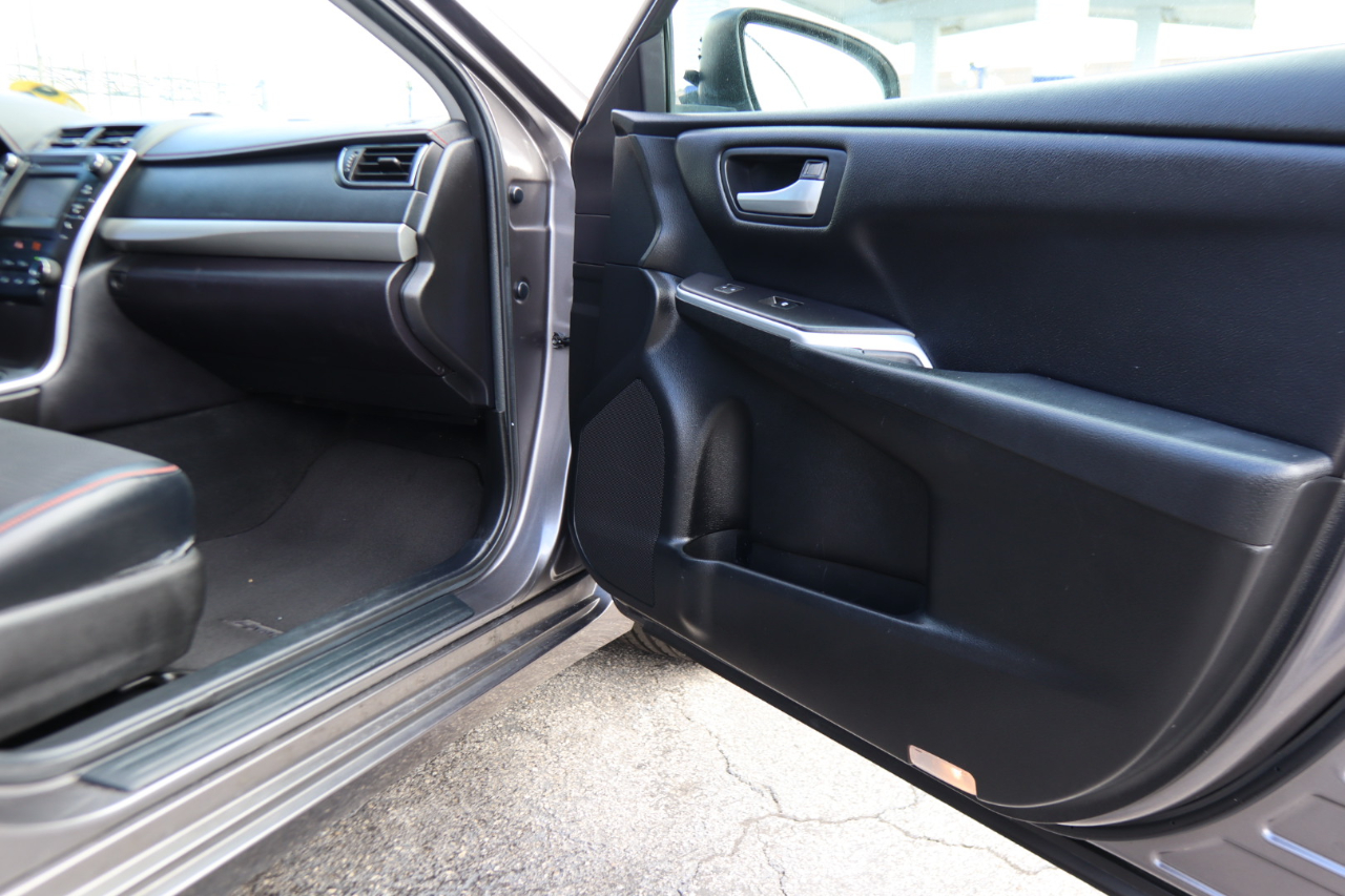 Toyota Camry XLE Auto (Natl) 2017