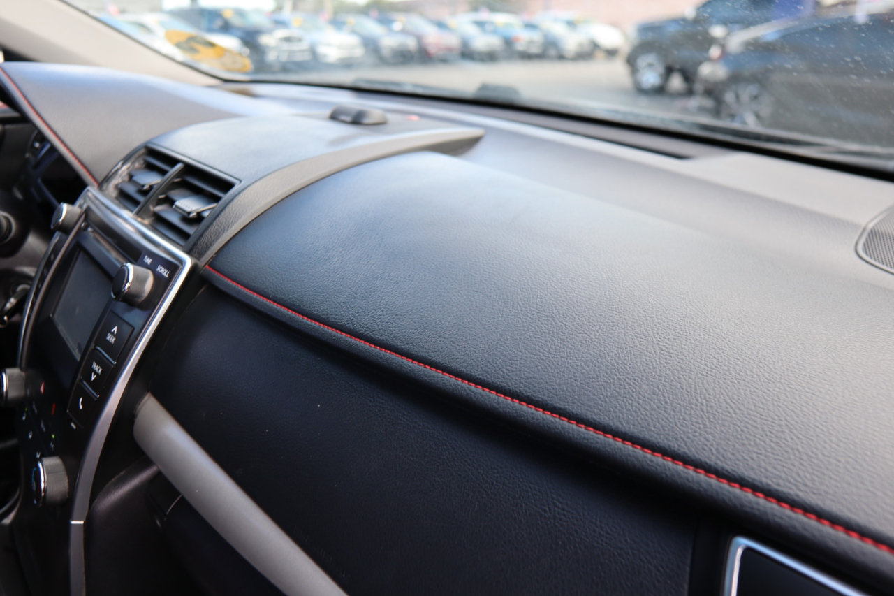 Toyota Camry XLE Auto (Natl) 2017