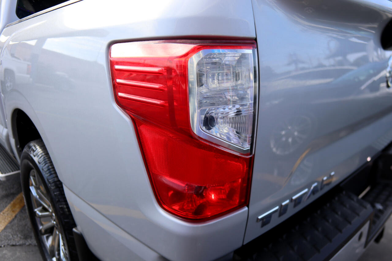 Nissan Titan 4x4 Crew Cab SV 2018