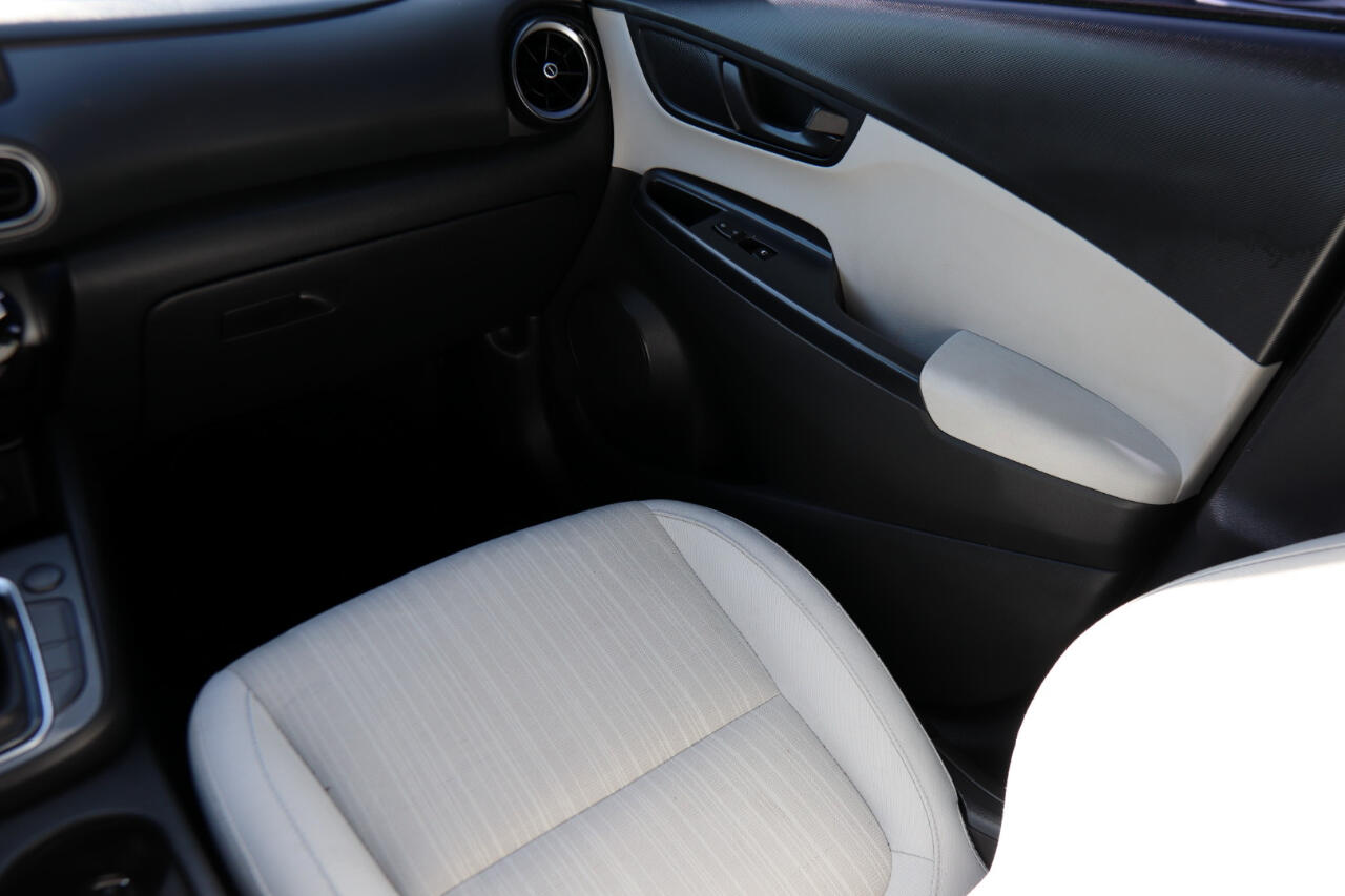 Hyundai Kona SEL Auto FWD 2022