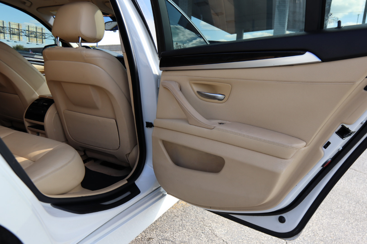 BMW 5 Series 4dr Sdn 535i xDrive AWD 2015