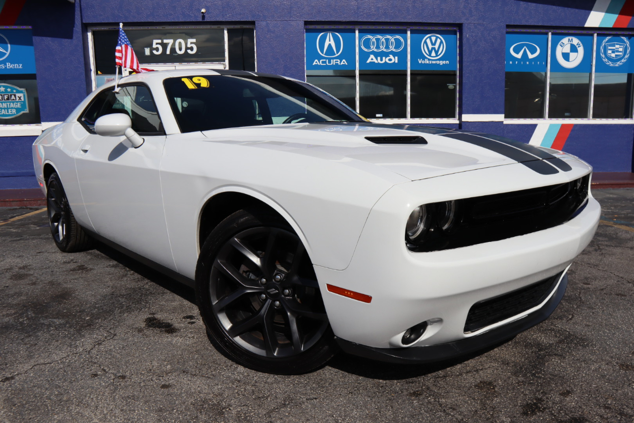 Dodge Challenger SXT RWD 2019