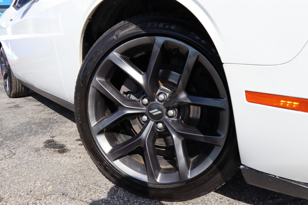 Dodge Challenger SXT RWD 2019