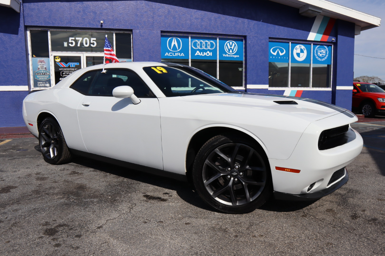 Dodge Challenger SXT RWD 2019
