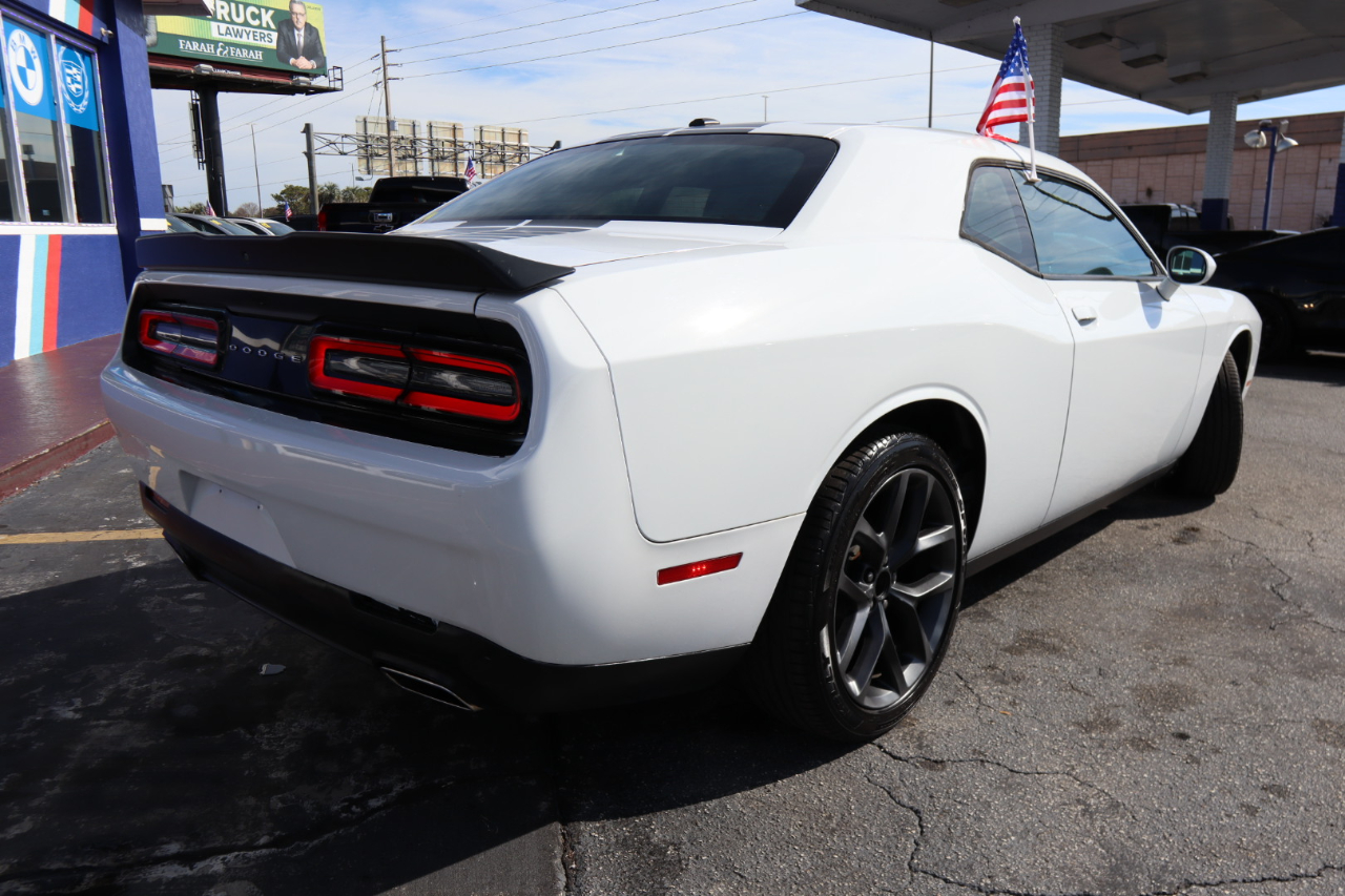 Dodge Challenger SXT RWD 2019