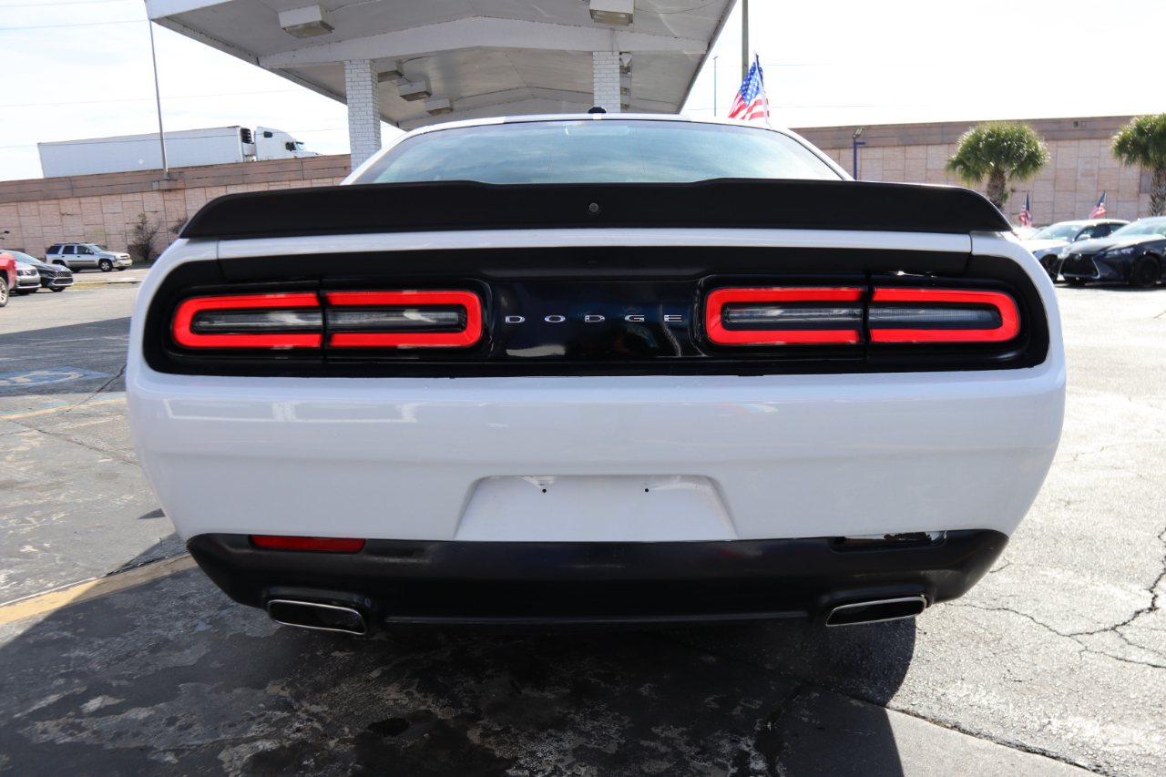 Dodge Challenger SXT RWD 2019