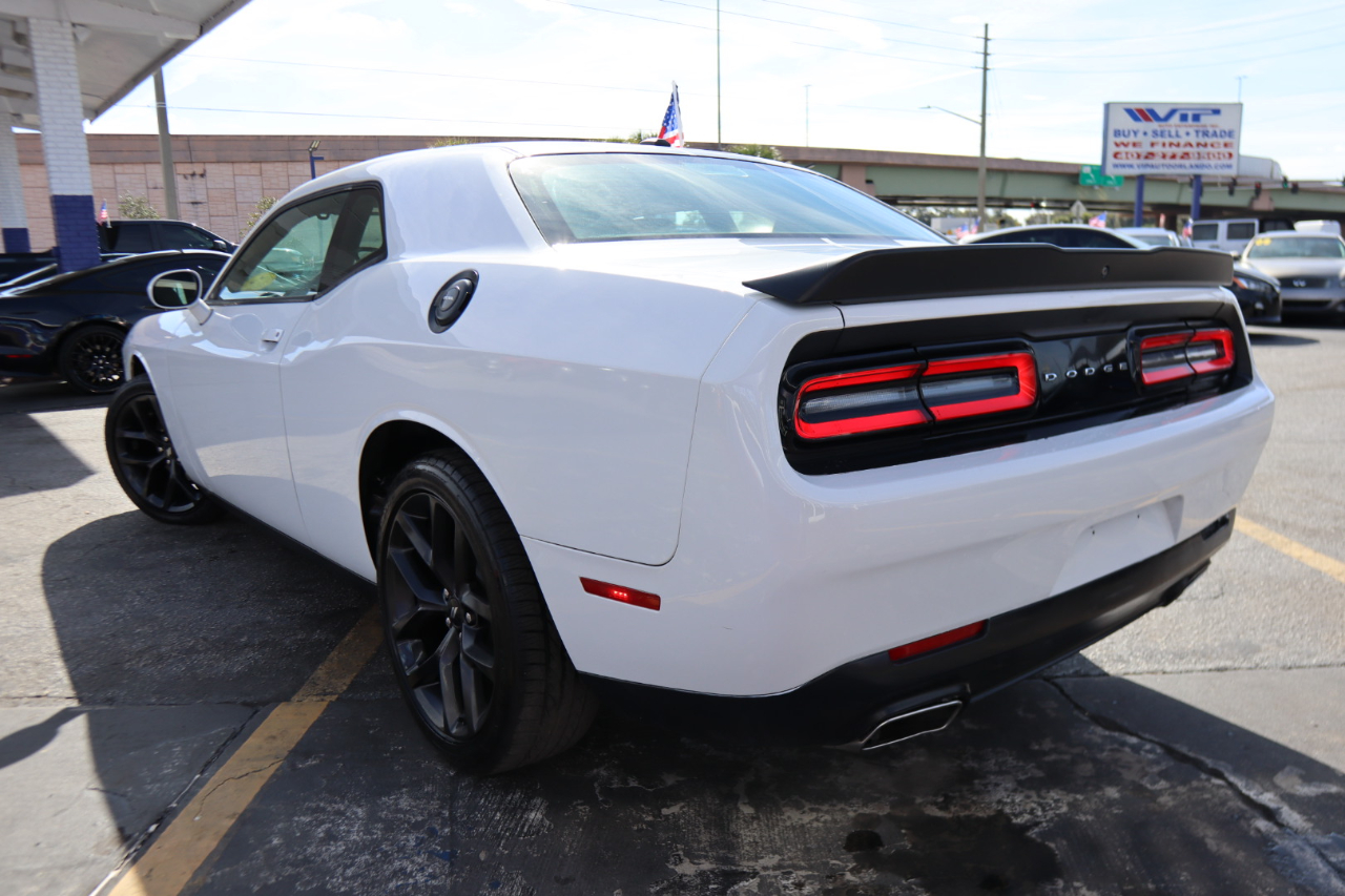 Dodge Challenger SXT RWD 2019