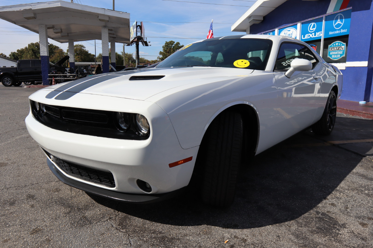 Dodge Challenger SXT RWD 2019