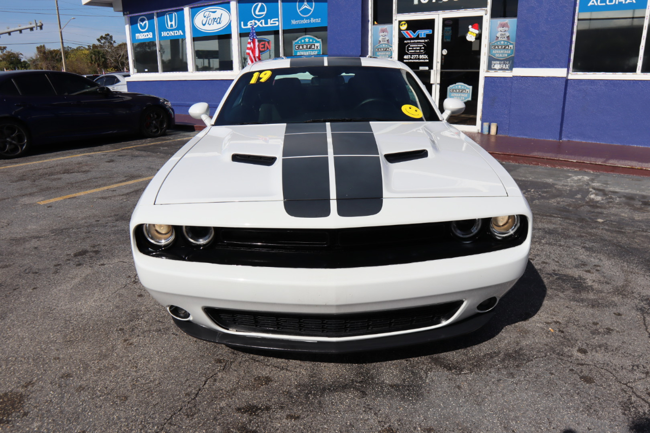 Dodge Challenger SXT RWD 2019