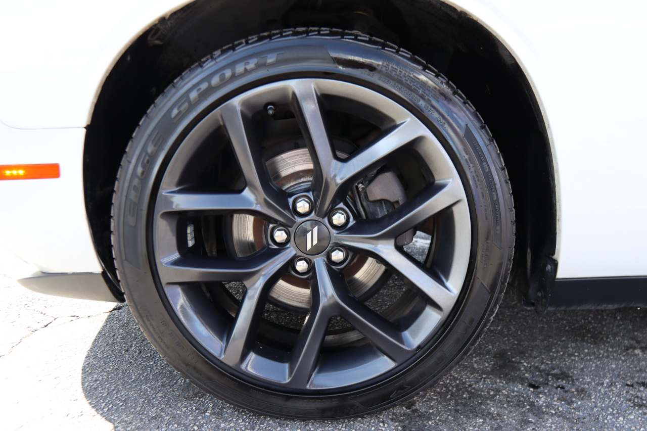 Dodge Challenger SXT RWD 2019