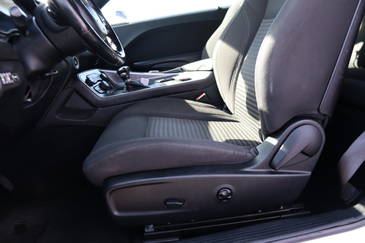 Dodge Challenger SXT RWD 2019