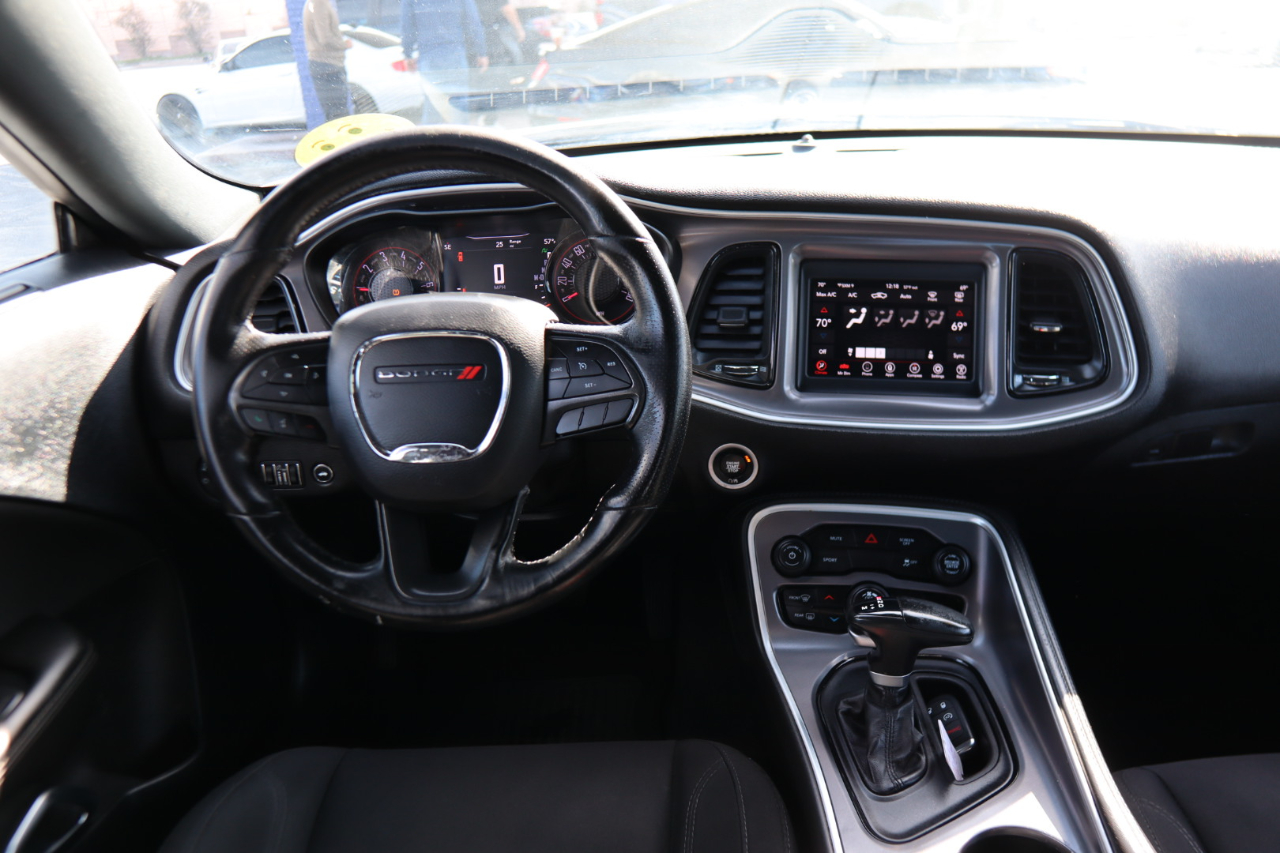 Dodge Challenger SXT RWD 2019