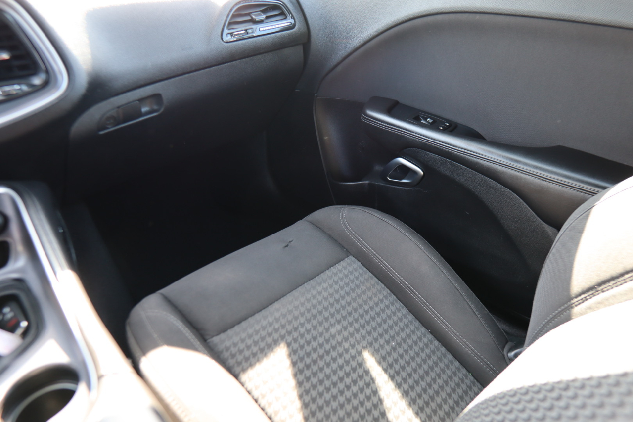 Dodge Challenger SXT RWD 2019