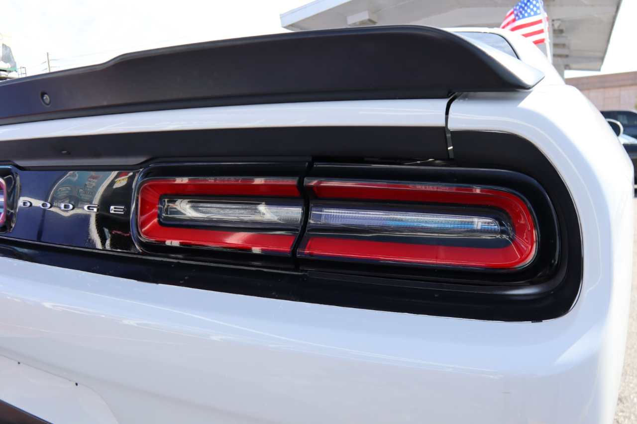 Dodge Challenger SXT RWD 2019