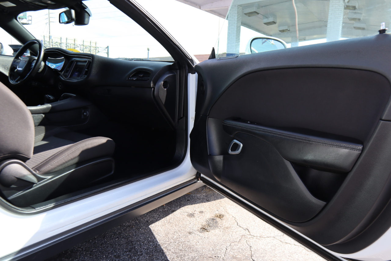 Dodge Challenger SXT RWD 2019